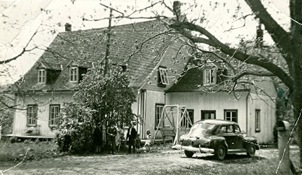 Maison Henri-Dumais. Une des plus vieilles demeures encore existantes qui fut jadis une école vers le milieu du 20e siècle.